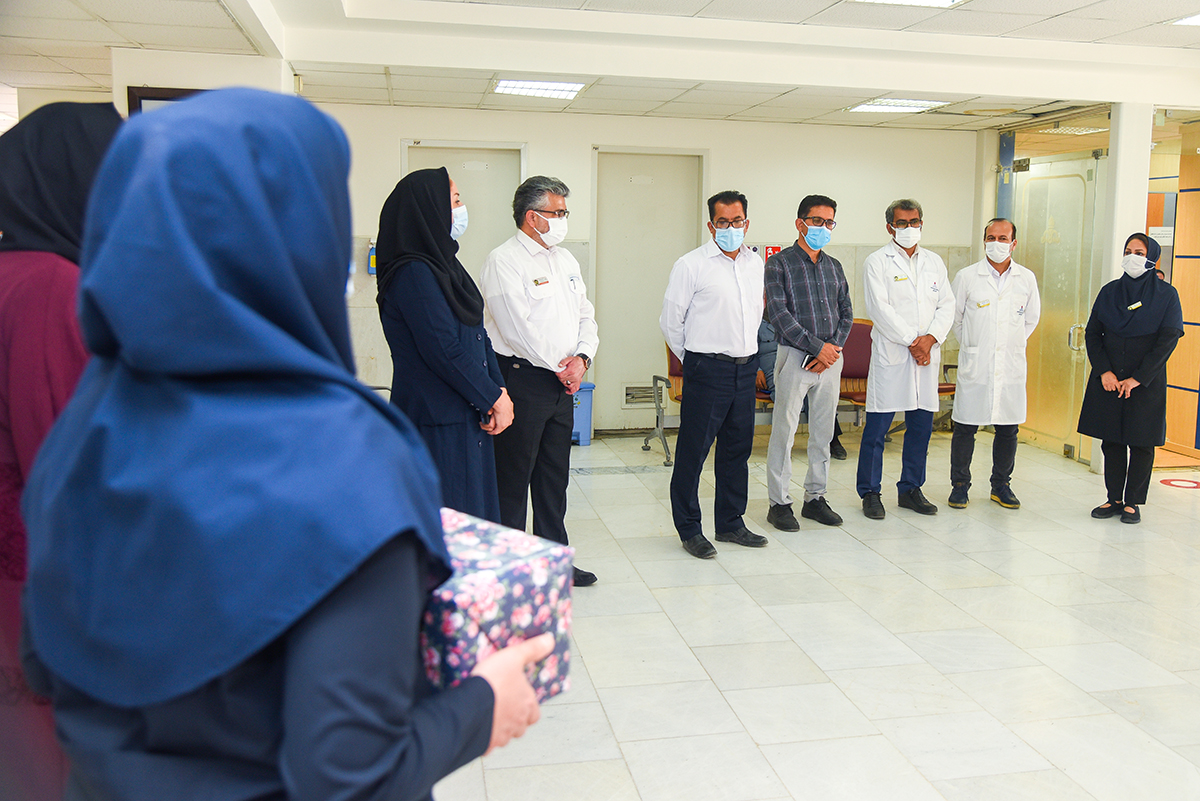 تقدر از مدد کار اجتماعی بیمارستان توسط خیریه مهرورزان الماس جنوب 3