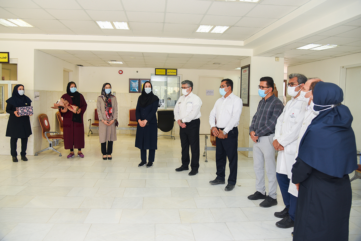 تقدر از مدد کار اجتماعی بیمارستان توسط خیریه مهرورزان الماس جنوب 4