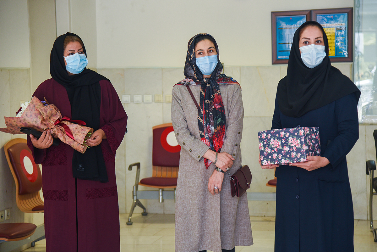 تقدر از مدد کار اجتماعی بیمارستان توسط خیریه مهرورزان الماس جنوب 7