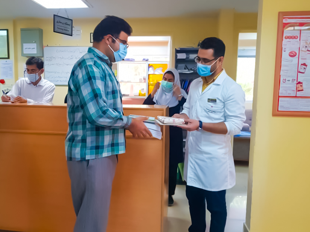 تقدیر گروه فرهنگی جزیره خارگ از پرستان بیمارستان صنعت نفت این جزیره  2