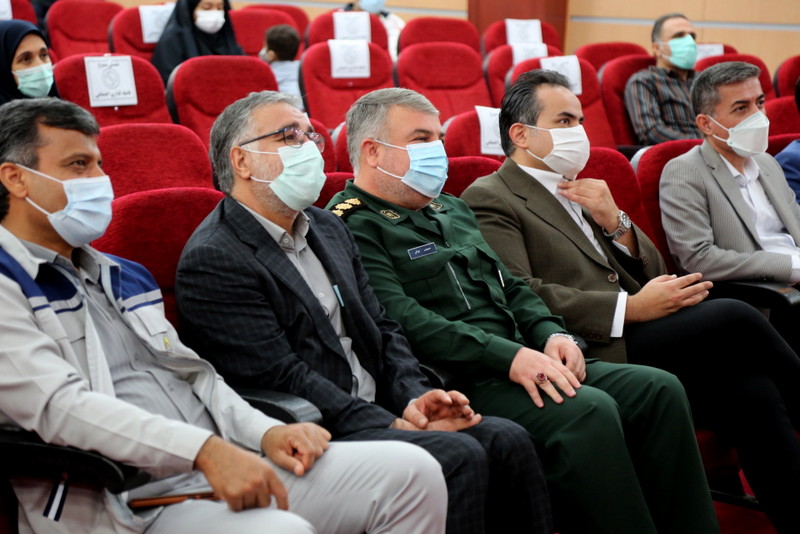 پرستاران و خانواده های شهدای عرصه سلامت خارگ تجلیل شد+تصاویر 2