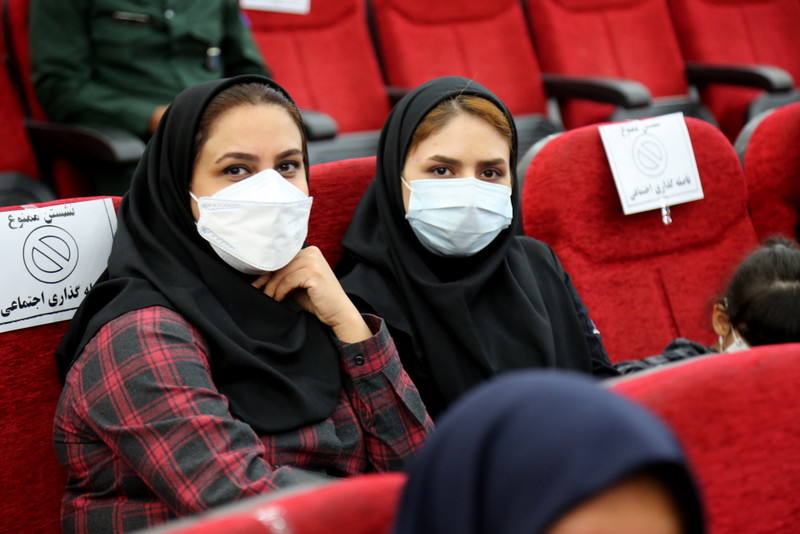 پرستاران و خانواده های شهدای عرصه سلامت خارگ تجلیل شد+تصاویر 4