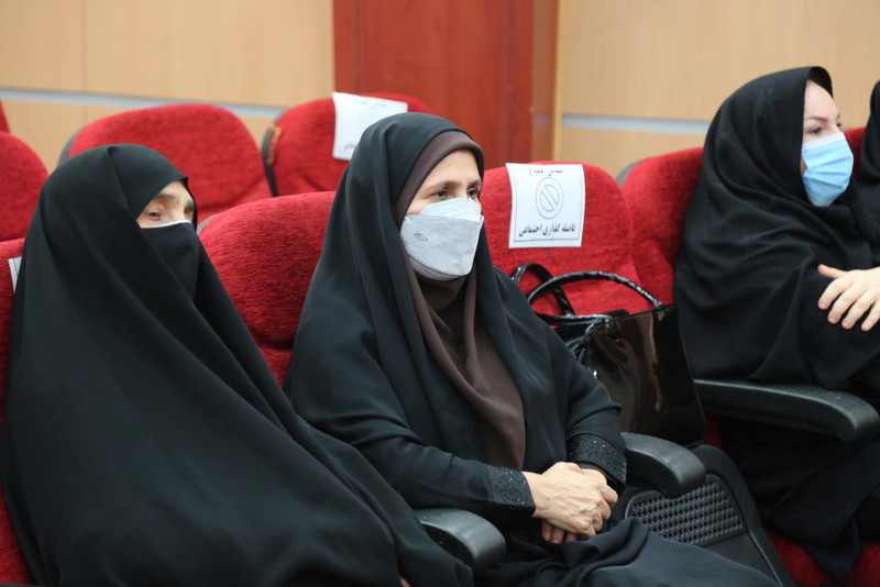 پرستاران و خانواده های شهدای عرصه سلامت خارگ تجلیل شد+تصاویر 5