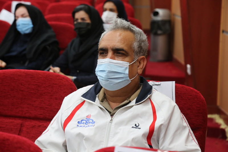 پرستاران و خانواده های شهدای عرصه سلامت خارگ تجلیل شد+تصاویر 6