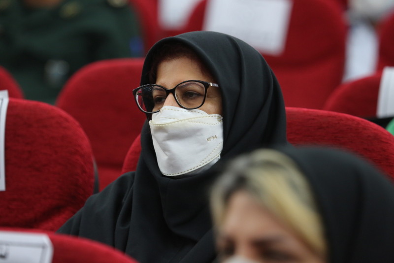 پرستاران و خانواده های شهدای عرصه سلامت خارگ تجلیل شد+تصاویر 10