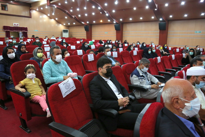 پرستاران و خانواده های شهدای عرصه سلامت خارگ تجلیل شد+تصاویر 13