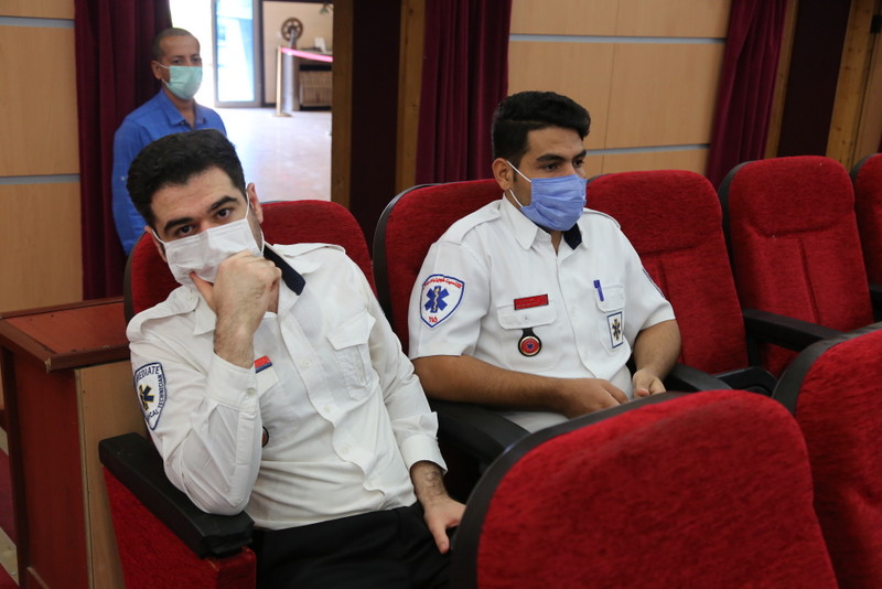 پرستاران و خانواده های شهدای عرصه سلامت خارگ تجلیل شد+تصاویر 18