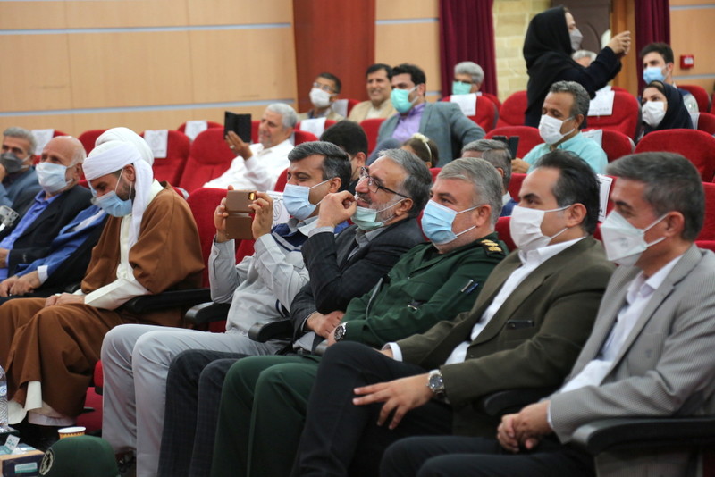 پرستاران و خانواده های شهدای عرصه سلامت خارگ تجلیل شد+تصاویر 32