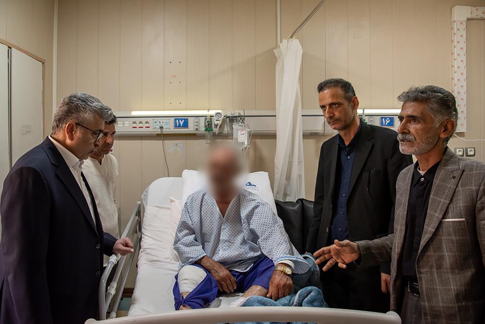 بازدید فرماندار جم و سرپرست بهداشت و درمان صنعت نفت بوشهر از مصدومان حمله هوایی آمریکایی و صهیونی به مناطق گردشگری 4