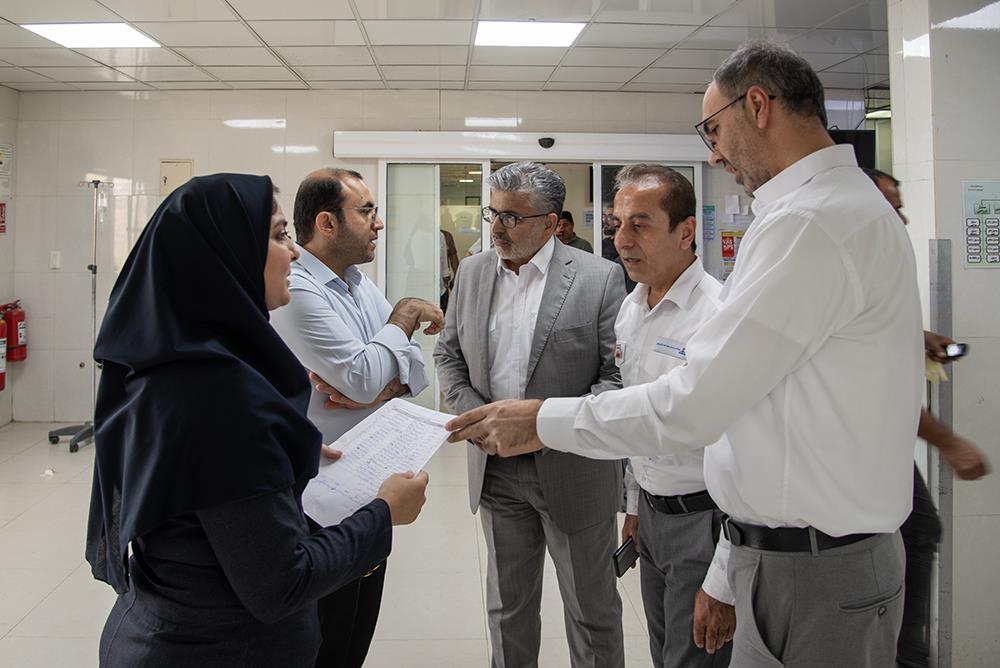 24- بازدید دکتر باقری از مصدومان سانحه اتوبوس 7