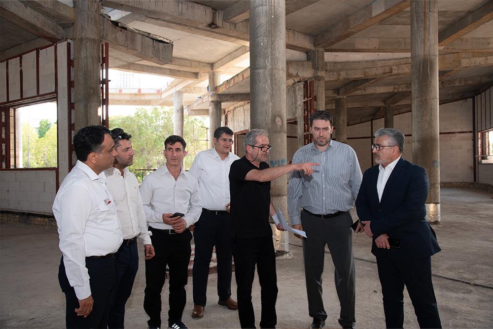 بازدید مسئول فنی مهندسی بهداشت و درمان صنعت نفت از روند ساخت تروماسنتر بوشهر